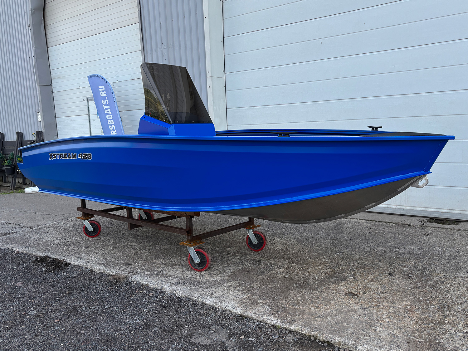 Моторная лодка Xstream 420S (синий) - В наличии