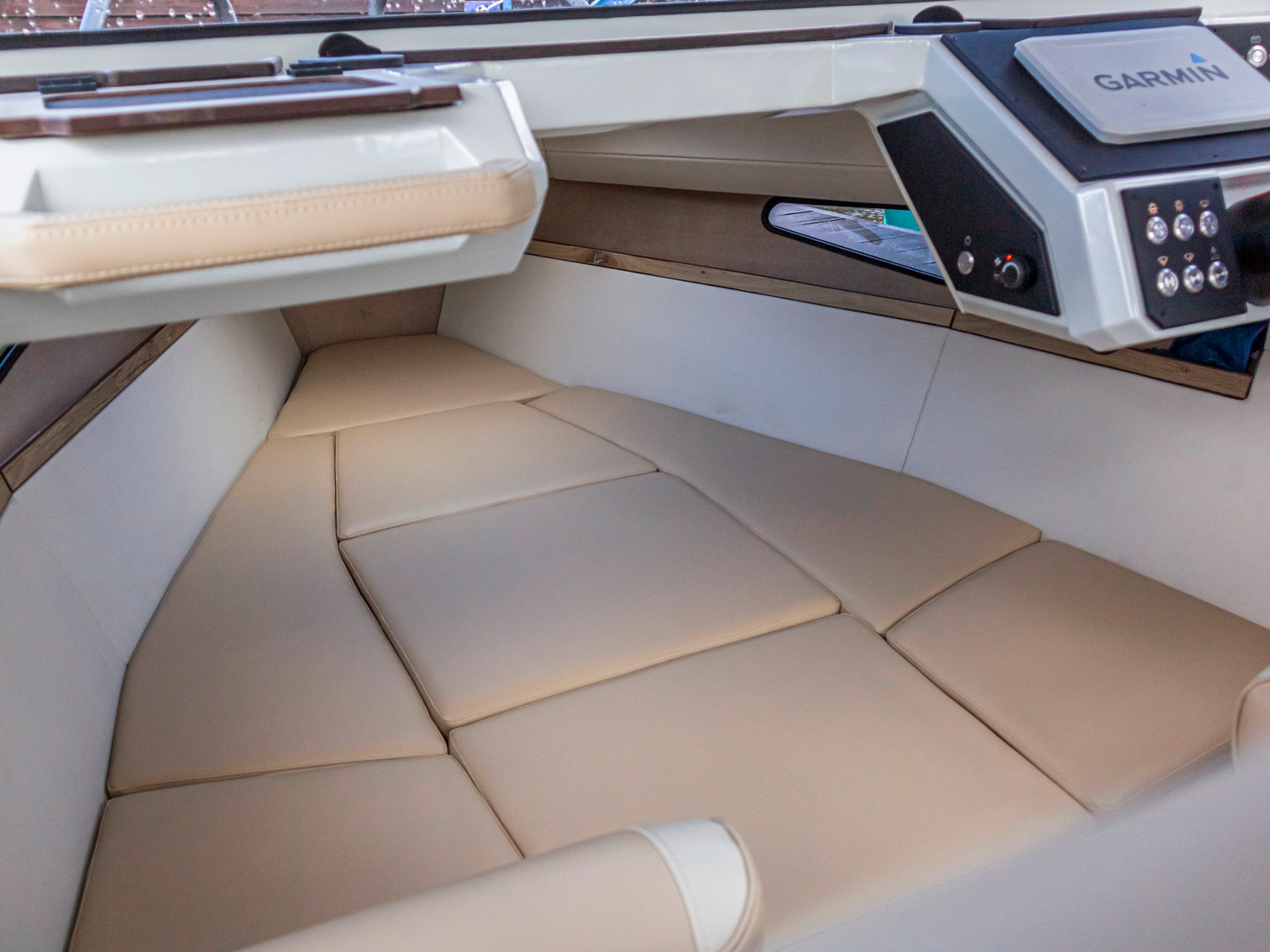 Катер VOYAGER 600 Cabin - АВГУСТ 2026