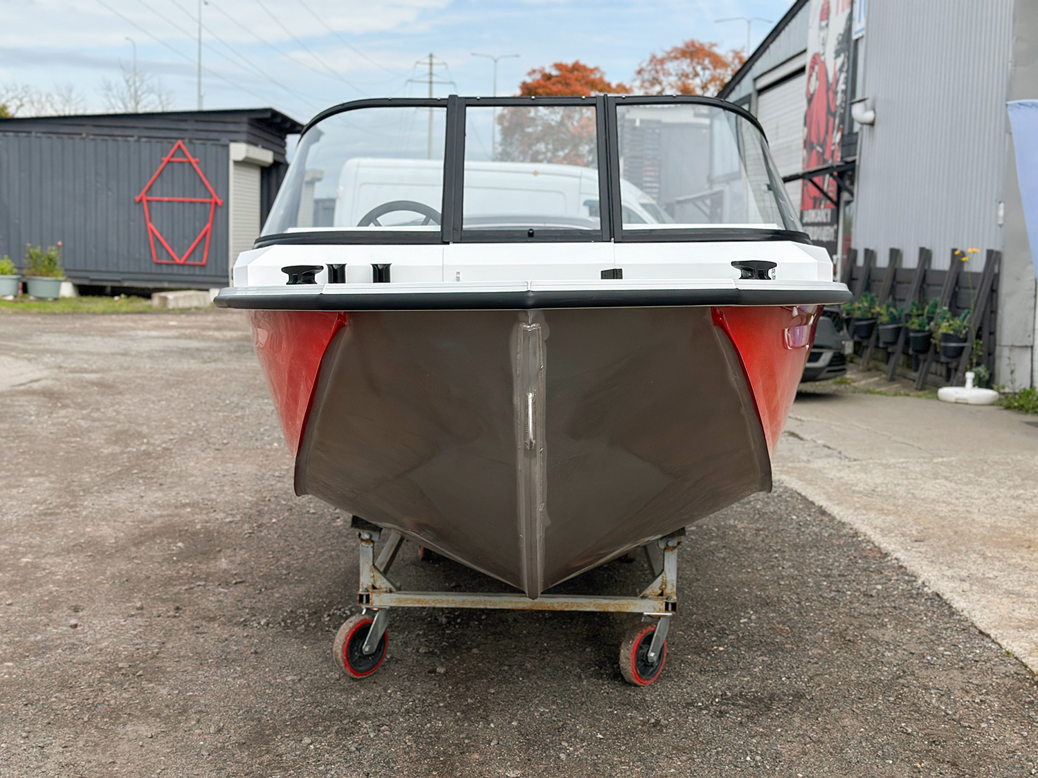 Лодка Волжанка Volzhanka 46 Fish (белый-красный) - В наличии